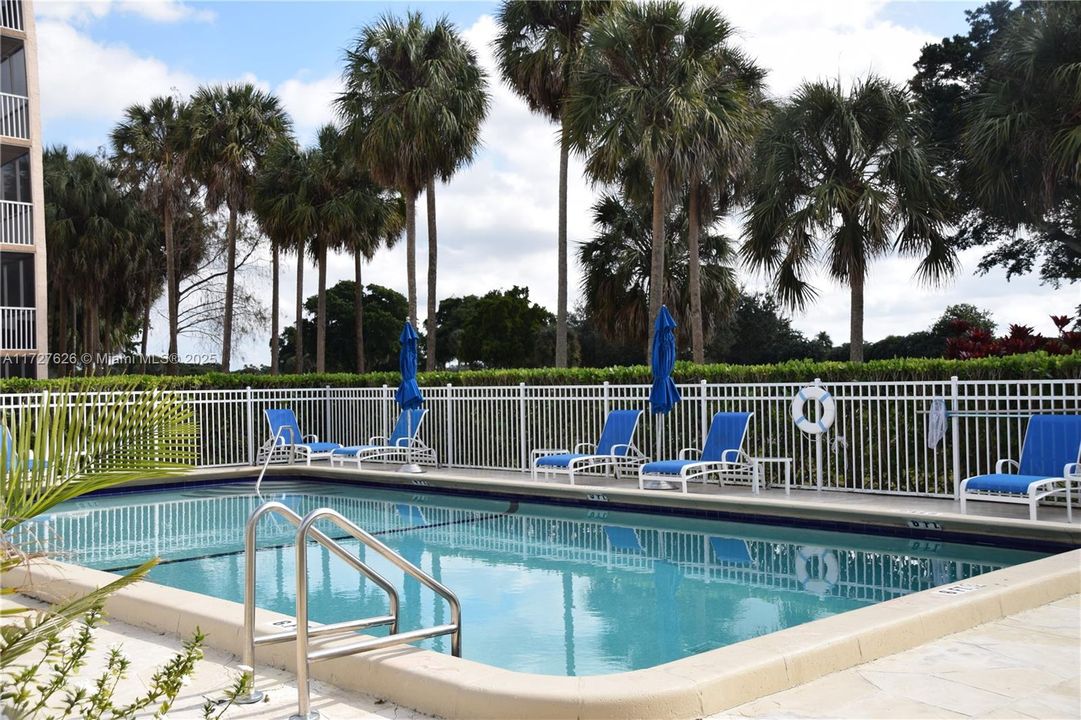 Recently Sold: $145,000 (1 beds, 1 baths, 810 Square Feet)