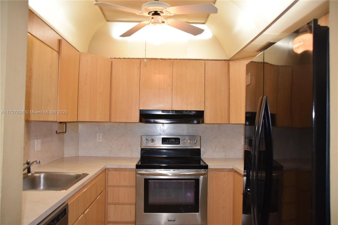 Recently Sold: $145,000 (1 beds, 1 baths, 810 Square Feet)