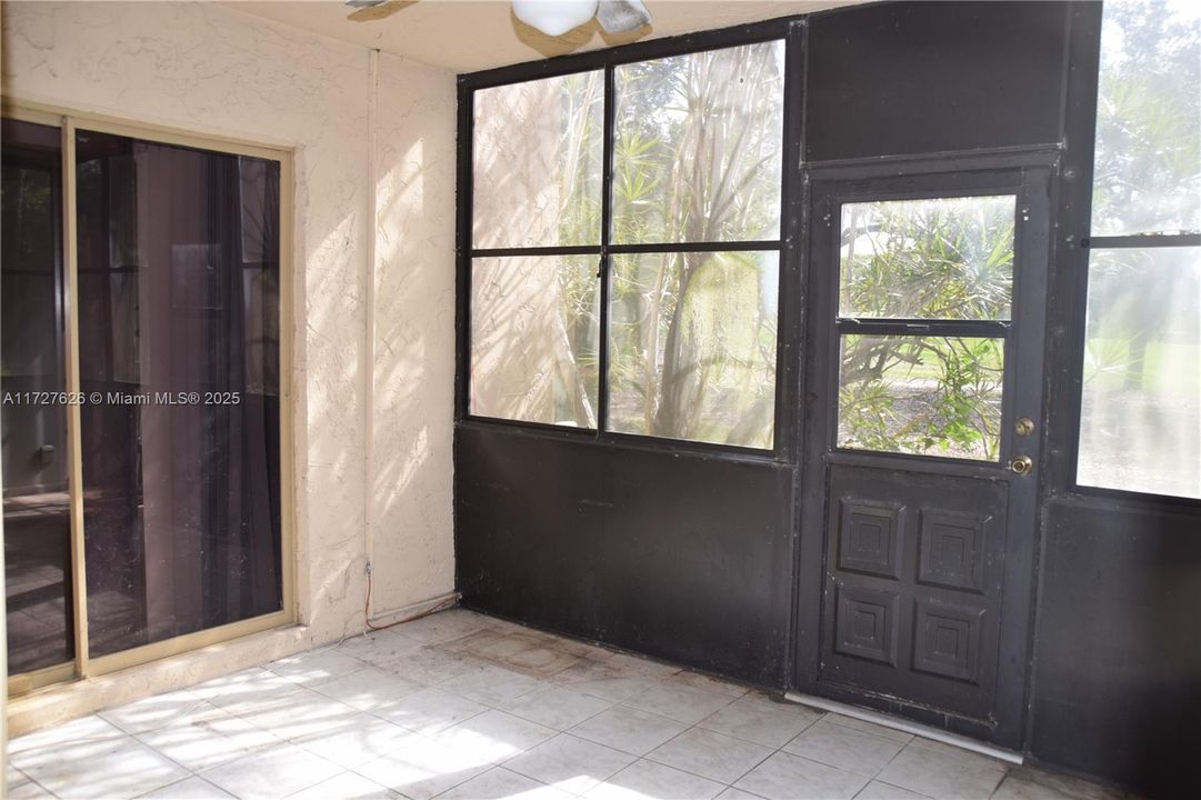 Recently Sold: $145,000 (1 beds, 1 baths, 810 Square Feet)