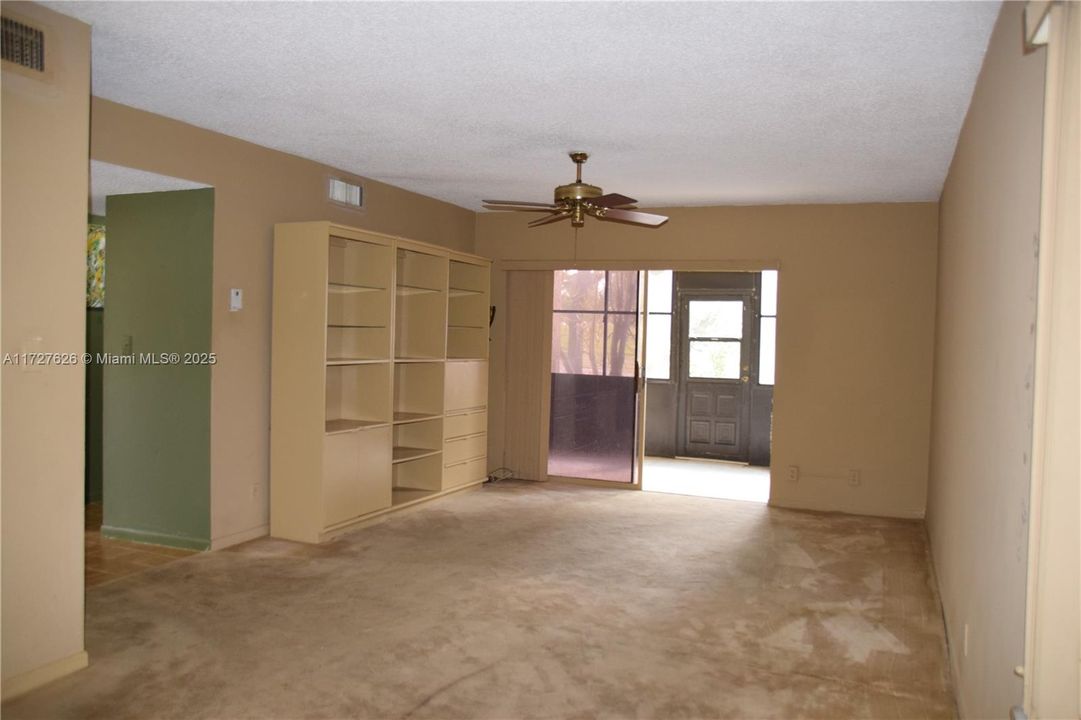 Recently Sold: $145,000 (1 beds, 1 baths, 810 Square Feet)