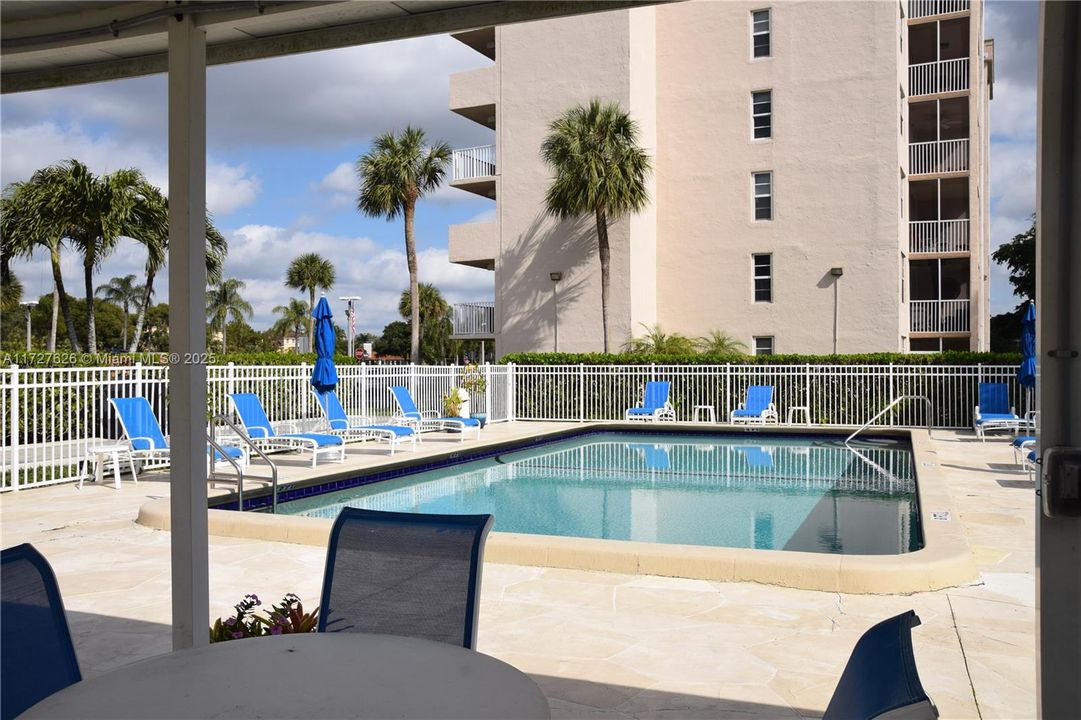 Recently Sold: $145,000 (1 beds, 1 baths, 810 Square Feet)