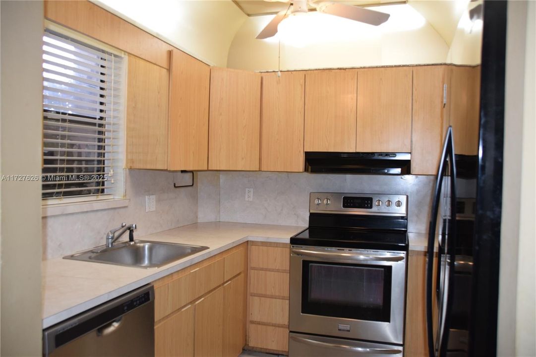 Recently Sold: $145,000 (1 beds, 1 baths, 810 Square Feet)