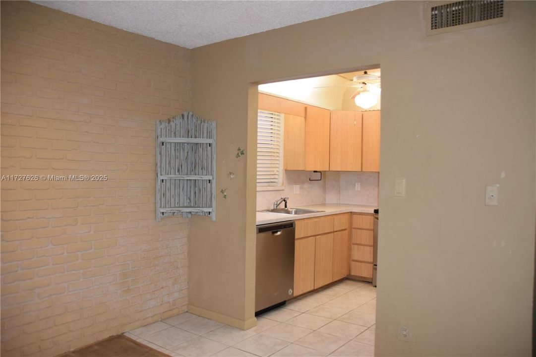 Recently Sold: $145,000 (1 beds, 1 baths, 810 Square Feet)