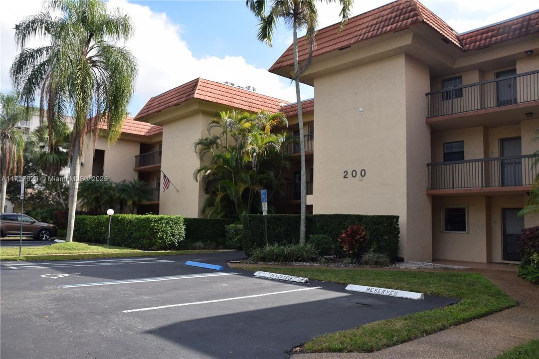 Recently Sold: $145,000 (1 beds, 1 baths, 810 Square Feet)