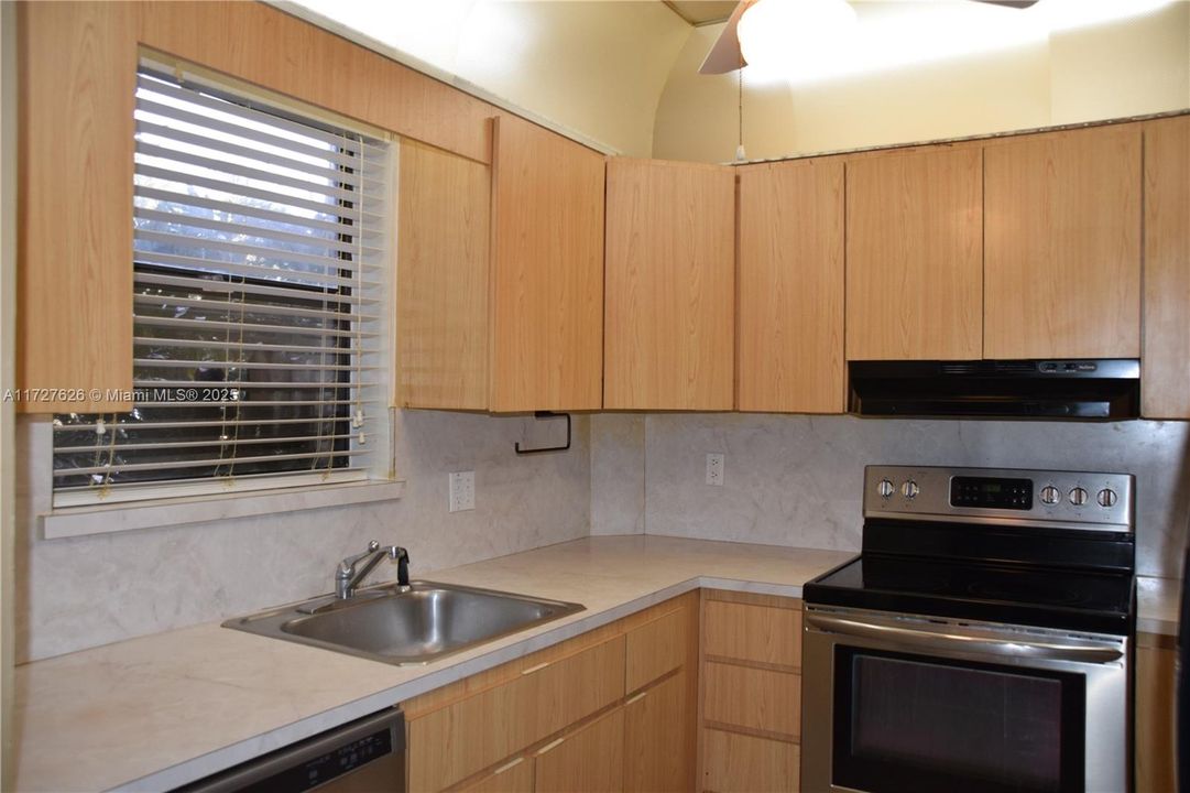 Recently Sold: $145,000 (1 beds, 1 baths, 810 Square Feet)