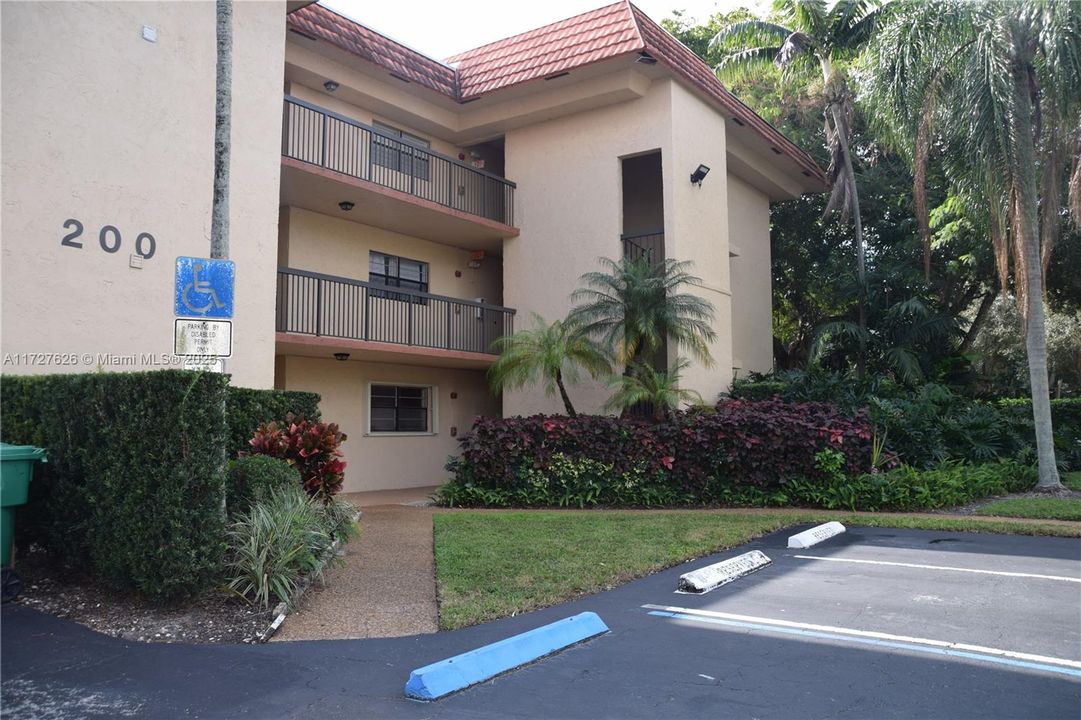 Recently Sold: $145,000 (1 beds, 1 baths, 810 Square Feet)