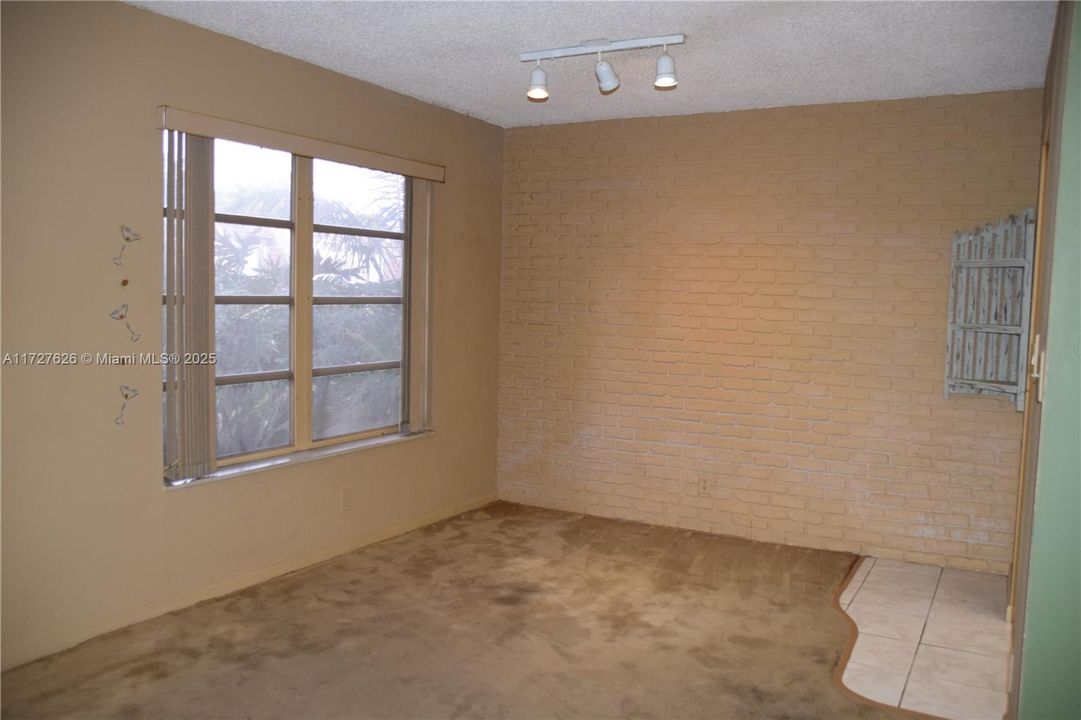 Recently Sold: $145,000 (1 beds, 1 baths, 810 Square Feet)