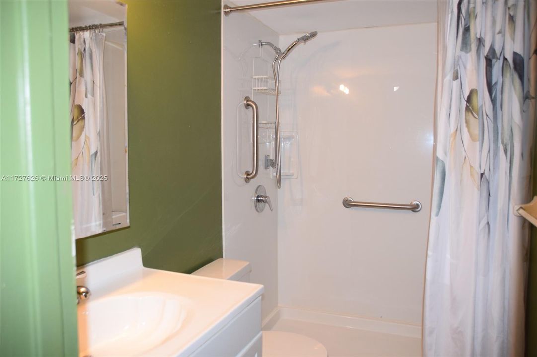 Recently Sold: $145,000 (1 beds, 1 baths, 810 Square Feet)