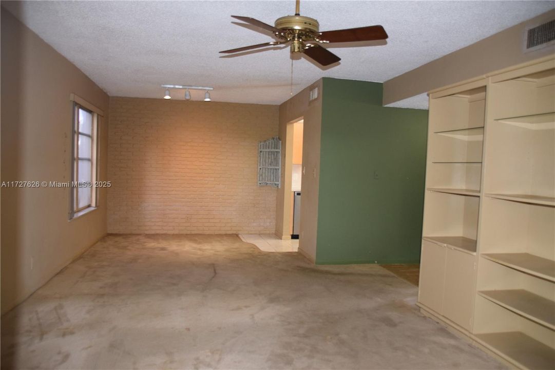 Recently Sold: $145,000 (1 beds, 1 baths, 810 Square Feet)