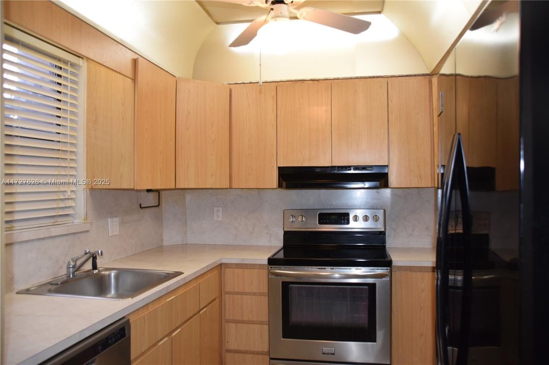 Recently Sold: $145,000 (1 beds, 1 baths, 810 Square Feet)