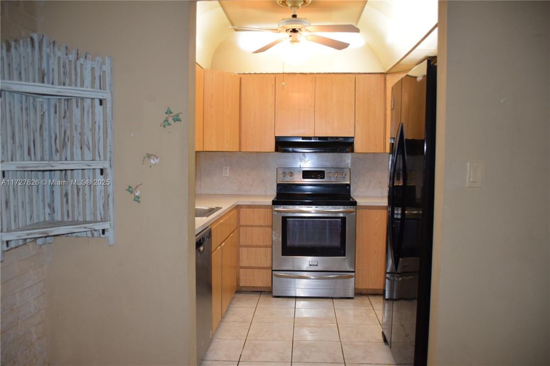 Recently Sold: $145,000 (1 beds, 1 baths, 810 Square Feet)