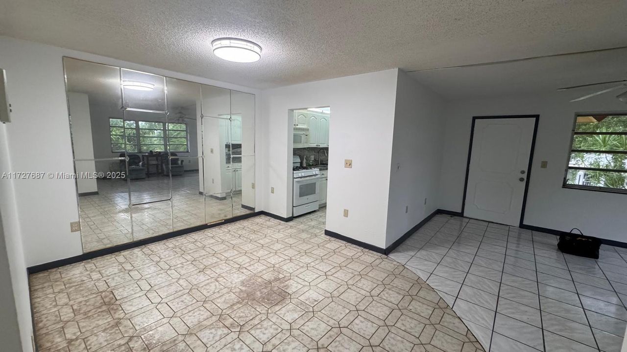 En Venta: $150,000 (2 camas, 2 baños, 902 Pies cuadrados)