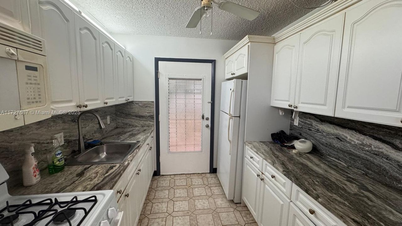 En Venta: $150,000 (2 camas, 2 baños, 902 Pies cuadrados)