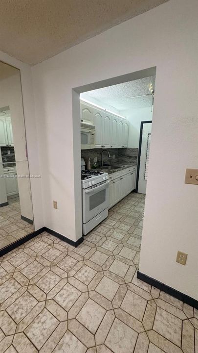 En Venta: $150,000 (2 camas, 2 baños, 902 Pies cuadrados)