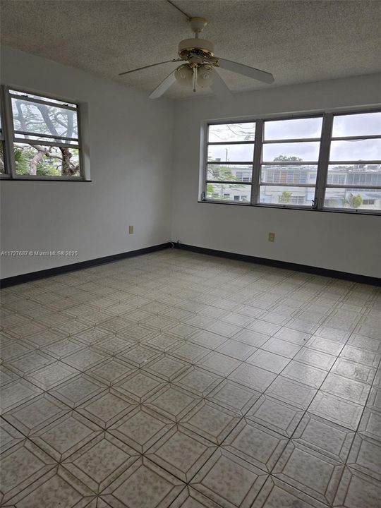 En Venta: $150,000 (2 camas, 2 baños, 902 Pies cuadrados)