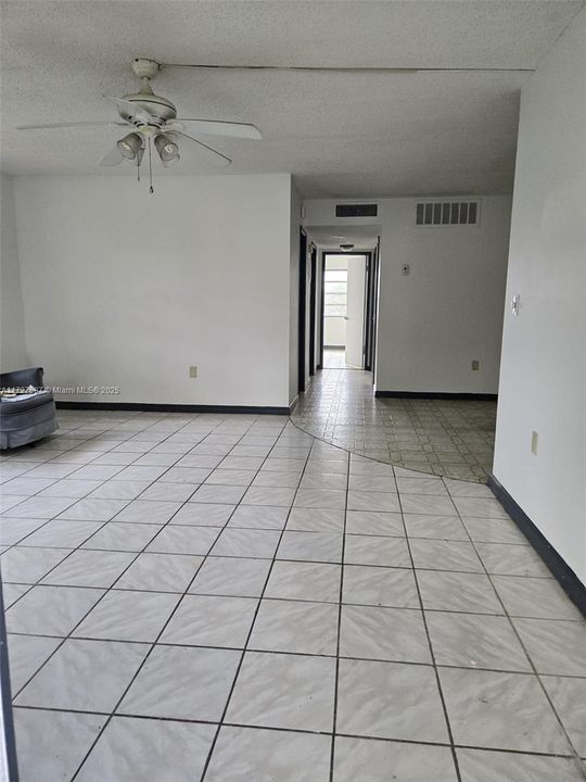 En Venta: $150,000 (2 camas, 2 baños, 902 Pies cuadrados)