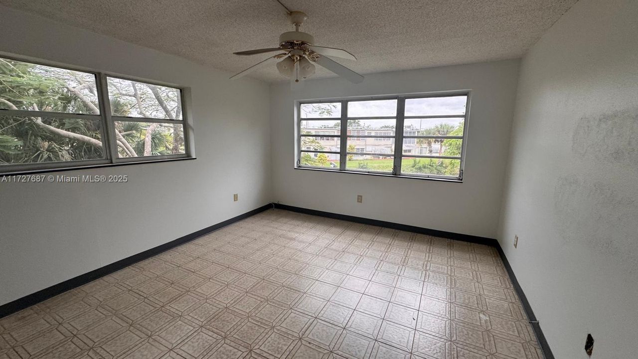 En Venta: $150,000 (2 camas, 2 baños, 902 Pies cuadrados)