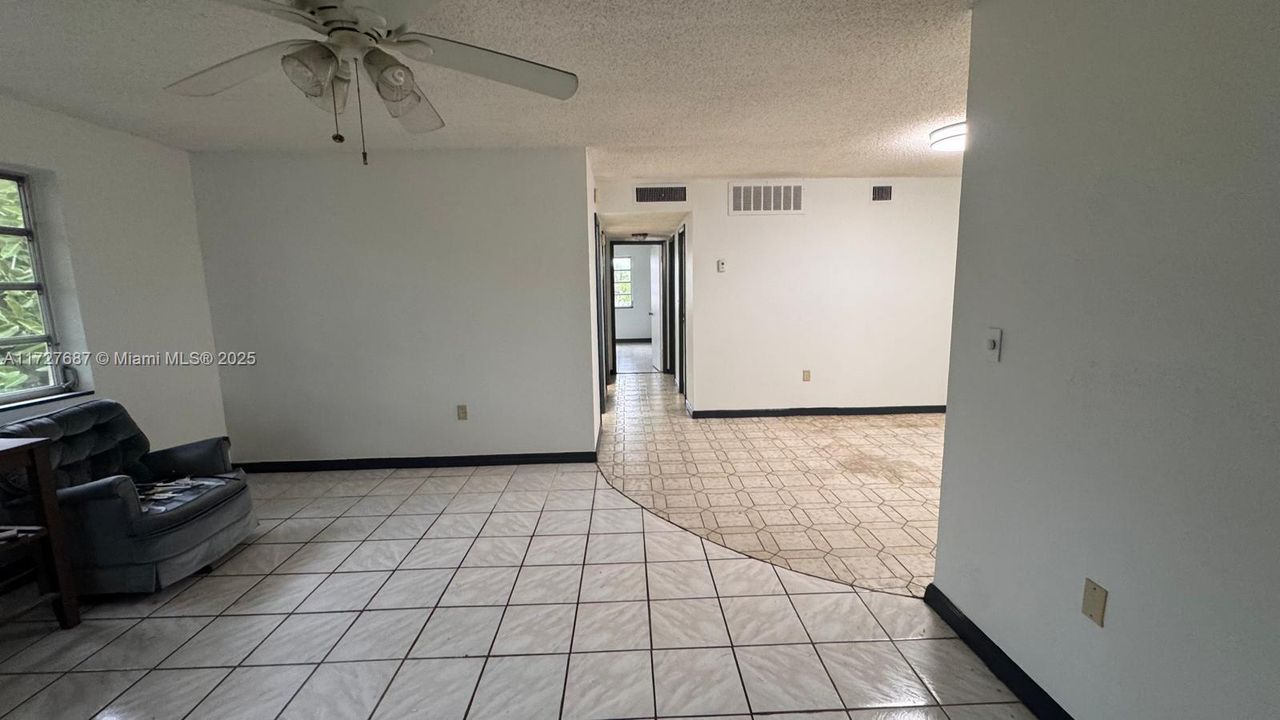 En Venta: $150,000 (2 camas, 2 baños, 902 Pies cuadrados)
