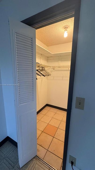 En Venta: $150,000 (2 camas, 2 baños, 902 Pies cuadrados)