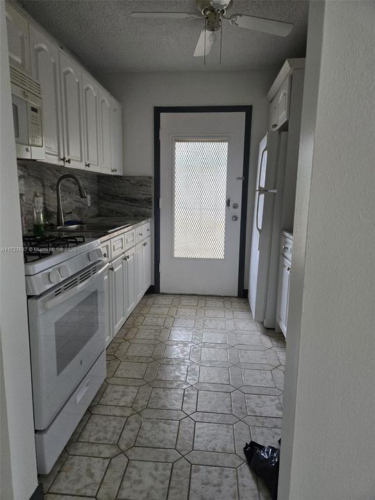 En Venta: $150,000 (2 camas, 2 baños, 902 Pies cuadrados)