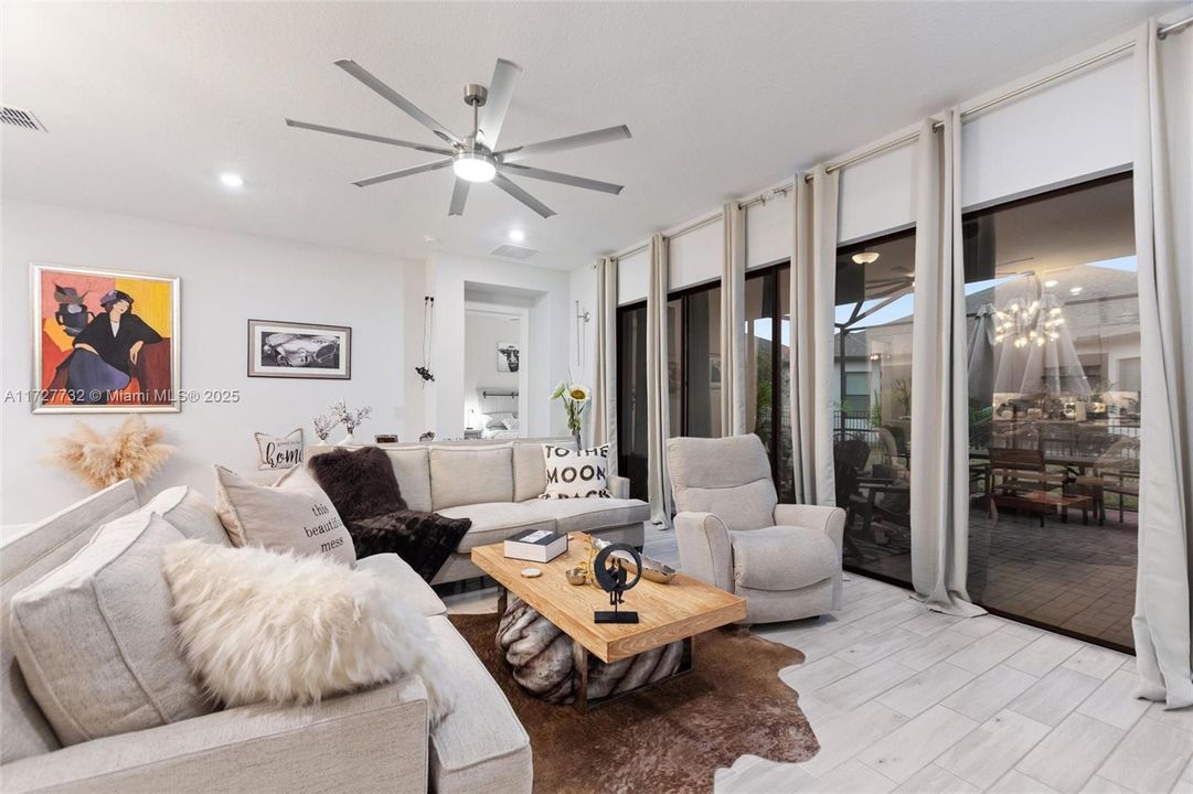 Recently Sold: $482,000 (3 beds, 3 baths, 2274 Square Feet)