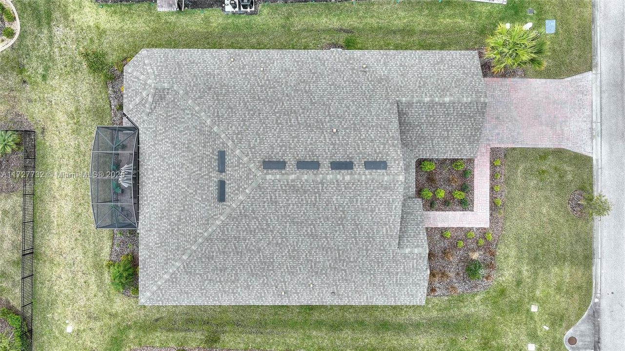 Recently Sold: $482,000 (3 beds, 3 baths, 2274 Square Feet)