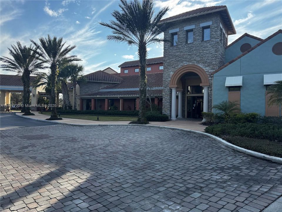 Recently Sold: $482,000 (3 beds, 3 baths, 2274 Square Feet)