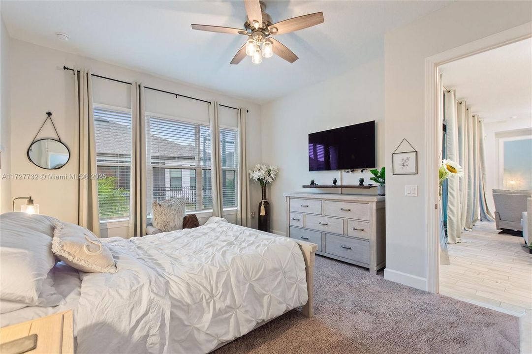 Recently Sold: $482,000 (3 beds, 3 baths, 2274 Square Feet)