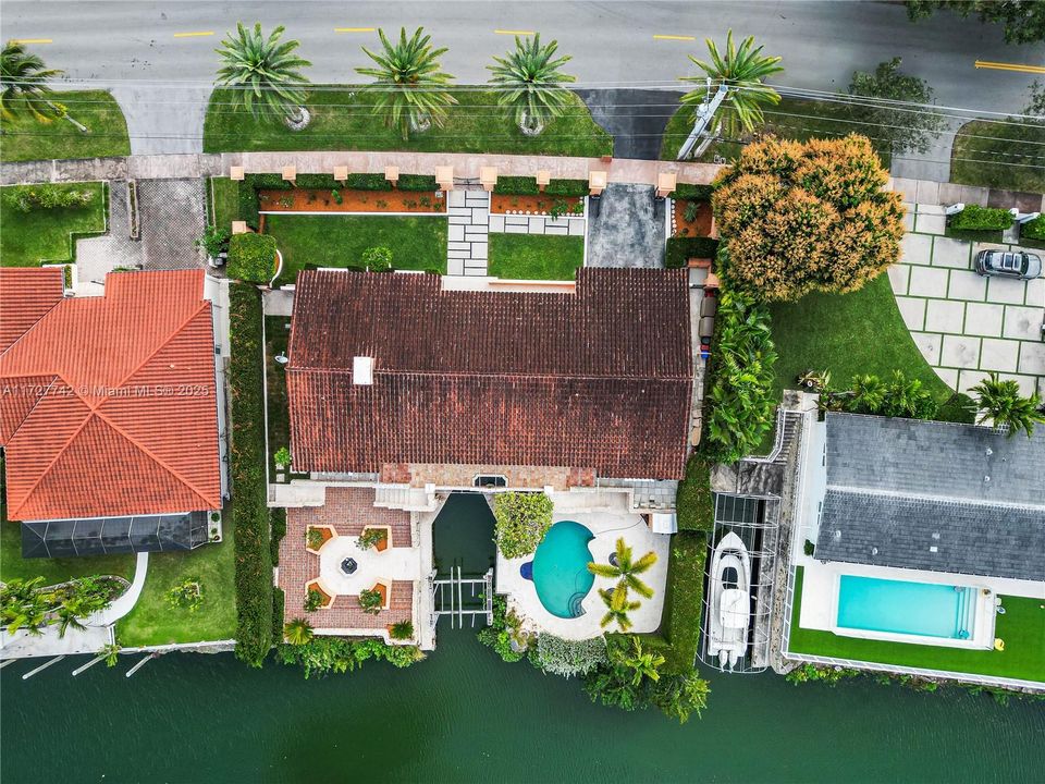 For Sale: $4,999,000 (4 beds, 3 baths, 2654 Square Feet)