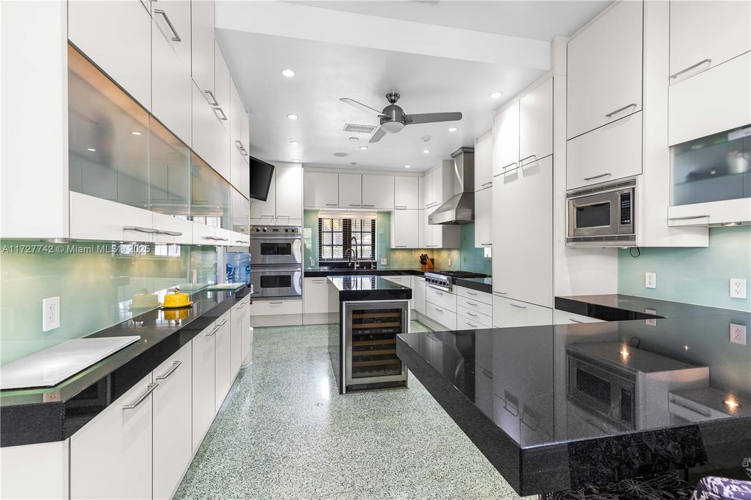For Sale: $4,999,000 (4 beds, 3 baths, 2654 Square Feet)
