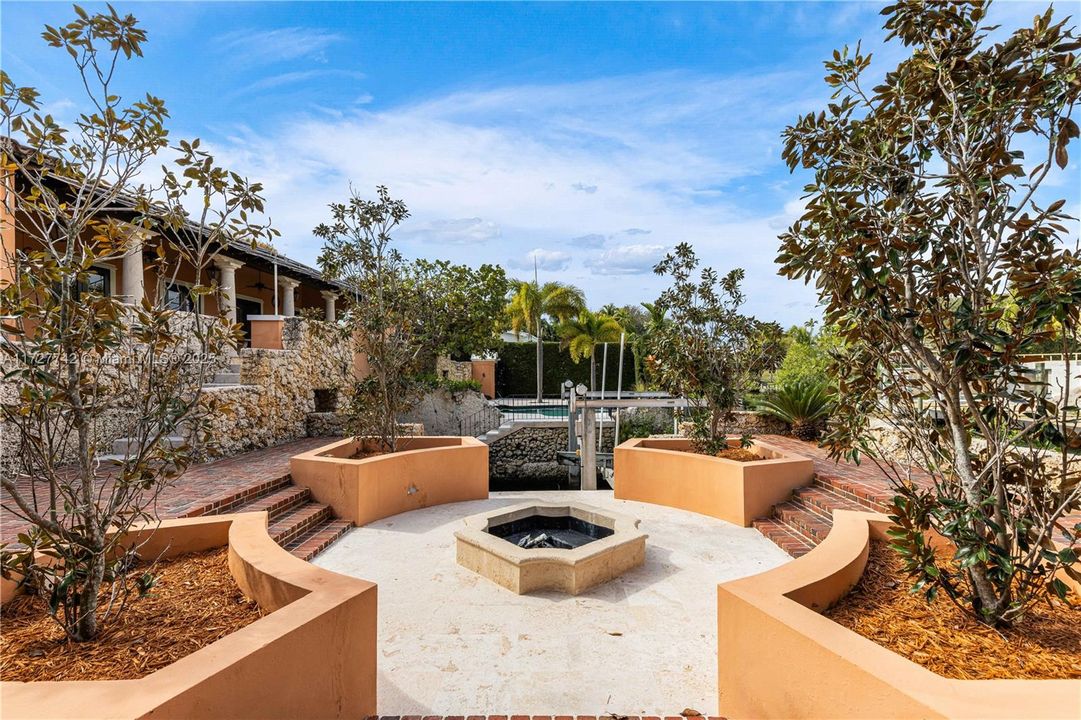 For Sale: $4,999,000 (4 beds, 3 baths, 2654 Square Feet)