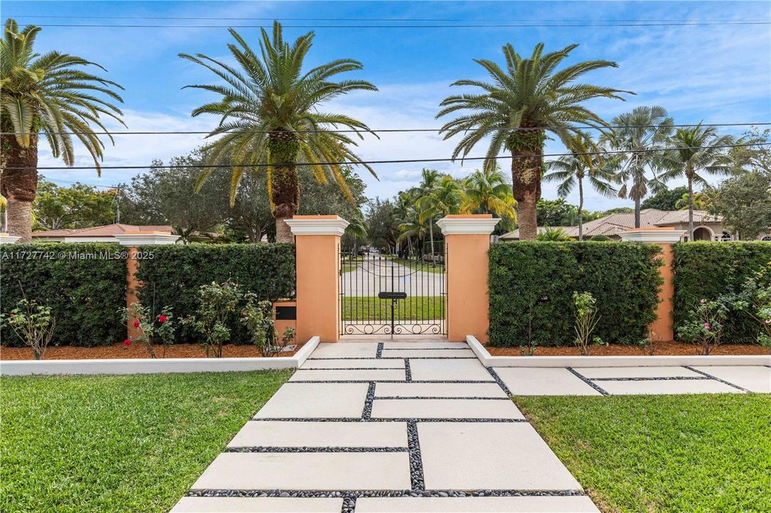For Sale: $4,999,000 (4 beds, 3 baths, 2654 Square Feet)