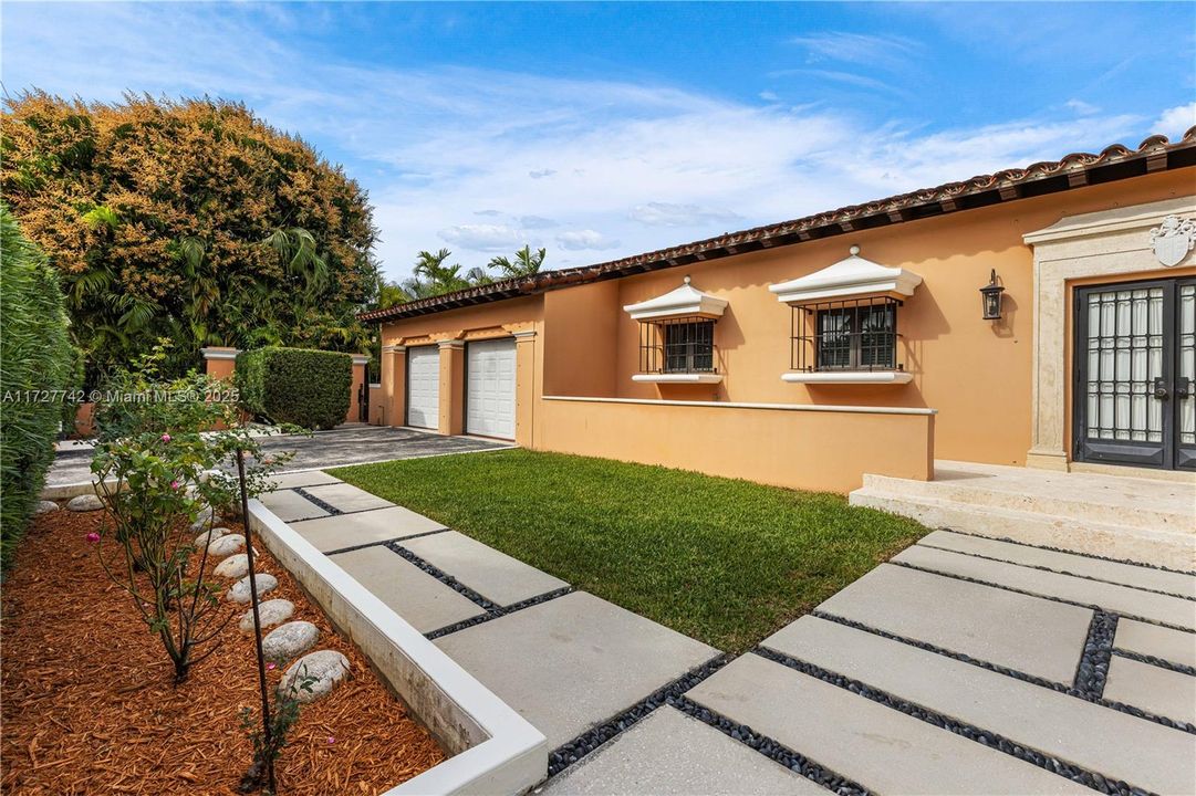 For Sale: $4,999,000 (4 beds, 3 baths, 2654 Square Feet)