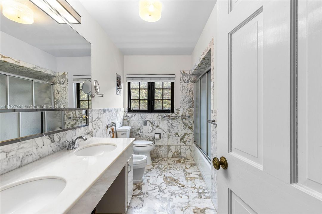 For Sale: $4,999,000 (4 beds, 3 baths, 2654 Square Feet)