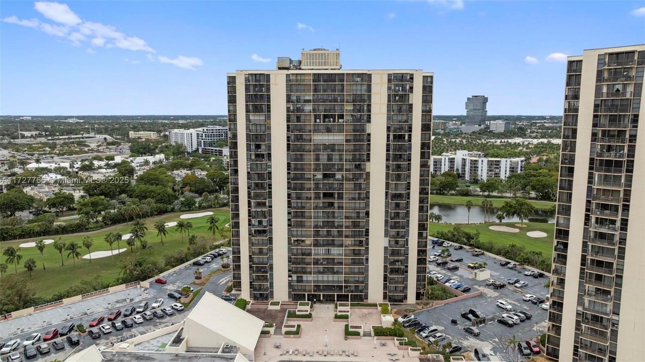 待售: $202,500 (1 贝兹, 1 浴室, 913 平方英尺)