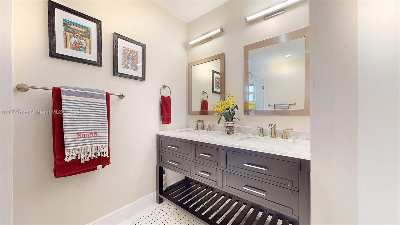 En Venta: $2,192,643 (3 camas, 3 baños, 2625 Pies cuadrados)