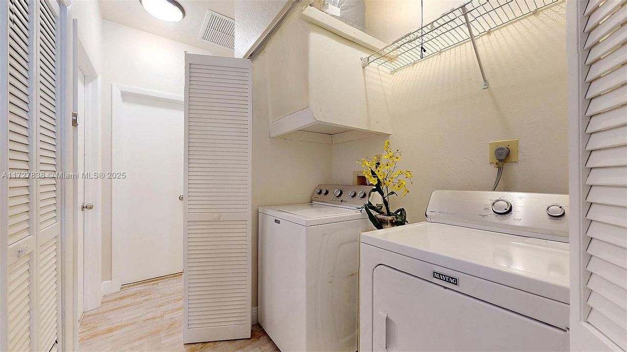 En Venta: $2,192,643 (3 camas, 3 baños, 2625 Pies cuadrados)