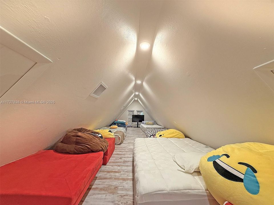 En Venta: $2,192,643 (3 camas, 3 baños, 2625 Pies cuadrados)