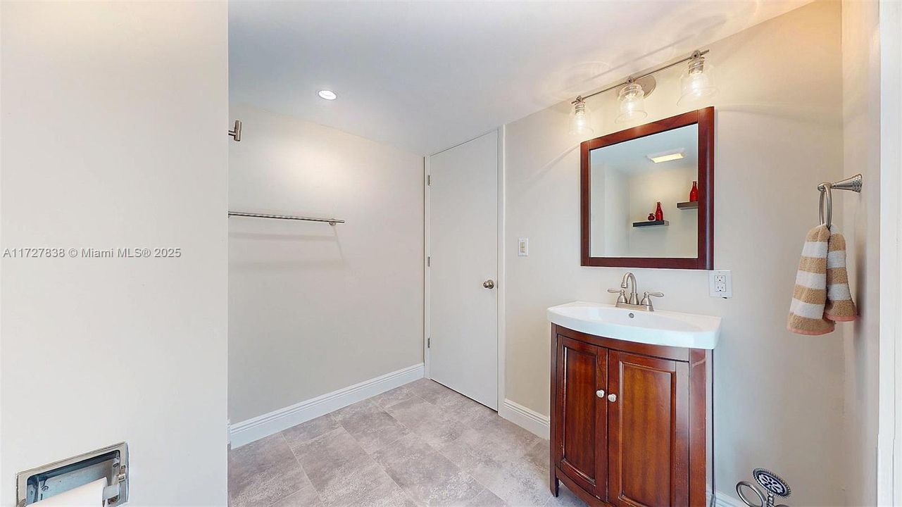 En Venta: $2,192,643 (3 camas, 3 baños, 2625 Pies cuadrados)