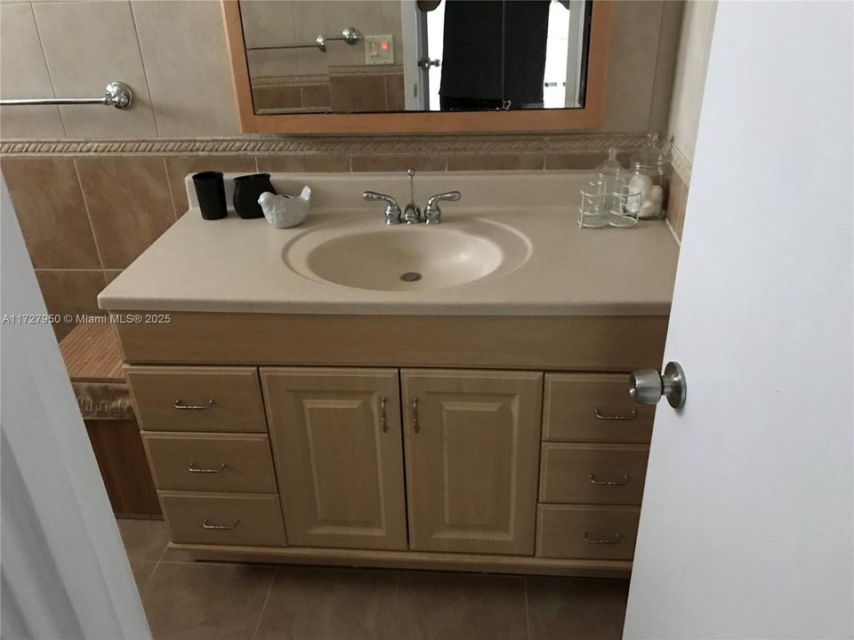 Недавно продано: $149,000 (1 спален, 1 ванн, 830 Квадратных фут)