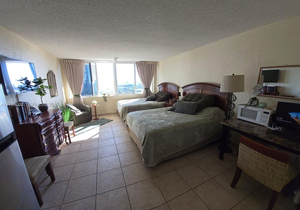 待售: $114,000 (0 贝兹, 1 浴室, 360 平方英尺)