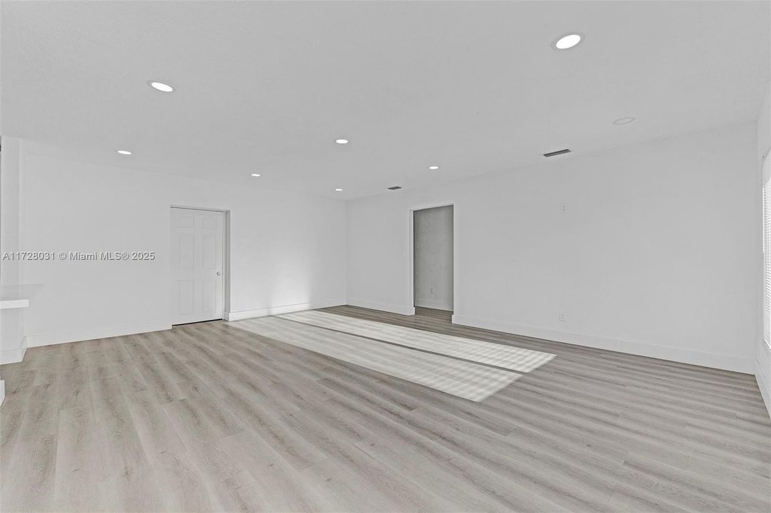 Recientemente alquilado: $4,200 (4 camas, 3 baños, 1856 Pies cuadrados)