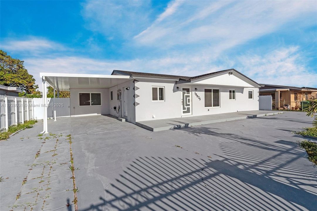 Recientemente alquilado: $4,200 (4 camas, 3 baños, 1856 Pies cuadrados)