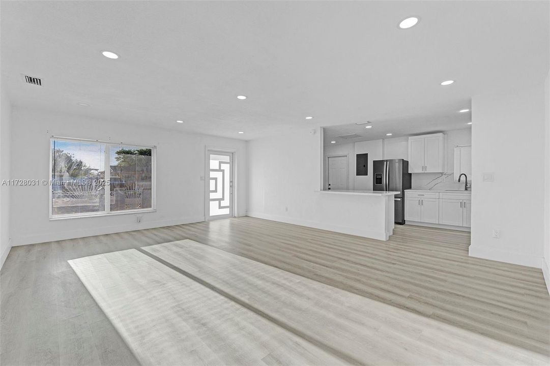 Recientemente alquilado: $4,200 (4 camas, 3 baños, 1856 Pies cuadrados)