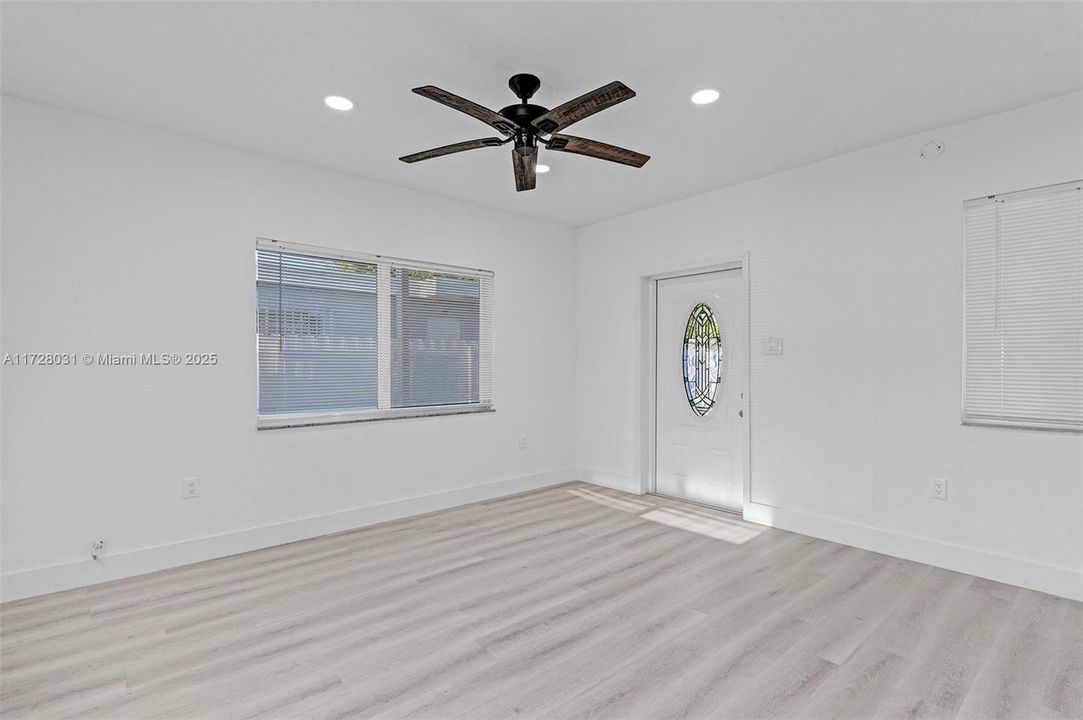 Recientemente alquilado: $4,200 (4 camas, 3 baños, 1856 Pies cuadrados)