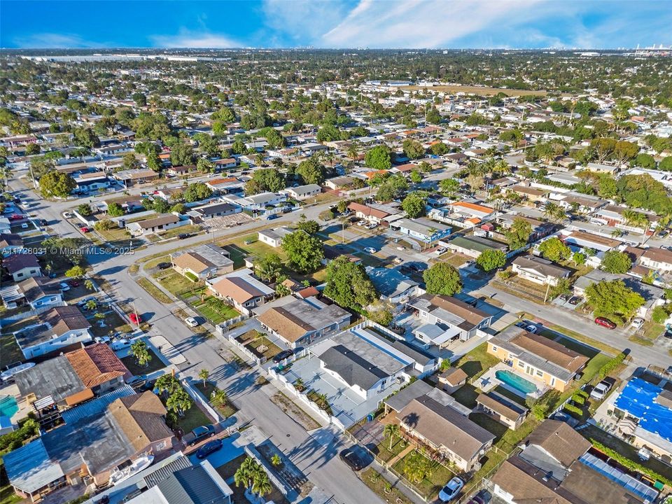 Recientemente alquilado: $4,200 (4 camas, 3 baños, 1856 Pies cuadrados)