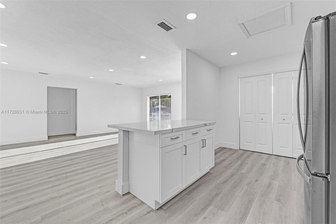 Recientemente alquilado: $4,200 (4 camas, 3 baños, 1856 Pies cuadrados)