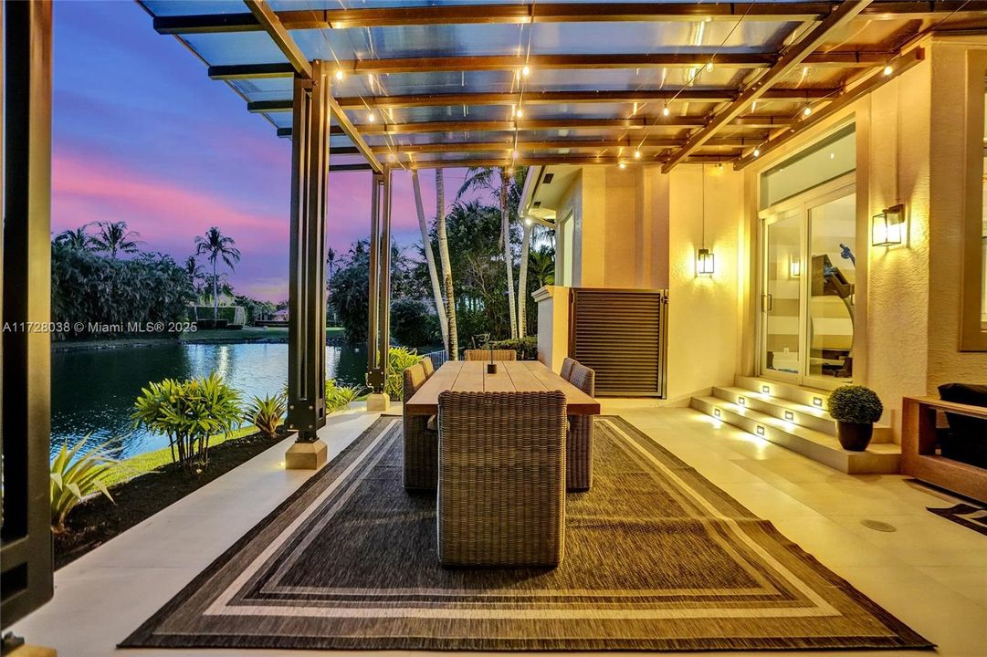 Vendido Recientemente: $3,389,000 (7 camas, 7 baños, 6368 Pies cuadrados)