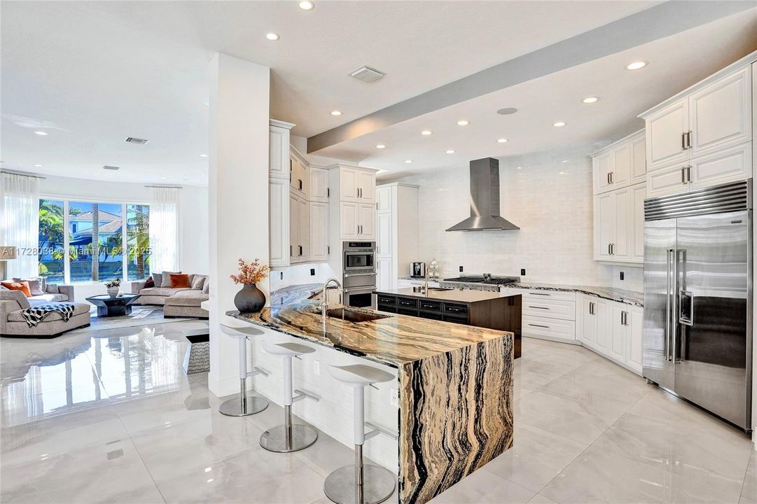 Vendido Recientemente: $3,389,000 (7 camas, 7 baños, 6368 Pies cuadrados)