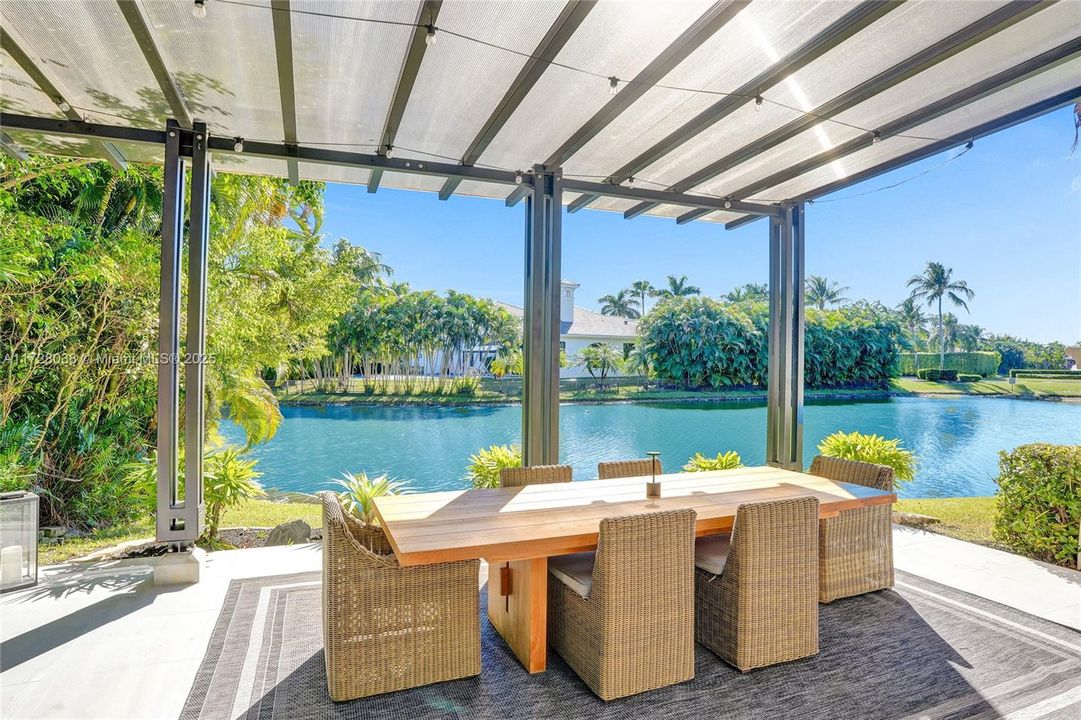 Vendido Recientemente: $3,389,000 (7 camas, 7 baños, 6368 Pies cuadrados)